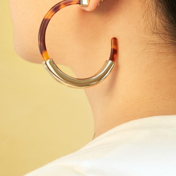 🚨SOLD🚨BaubleBar Tassiana hoop earring - Picture 2 of 3